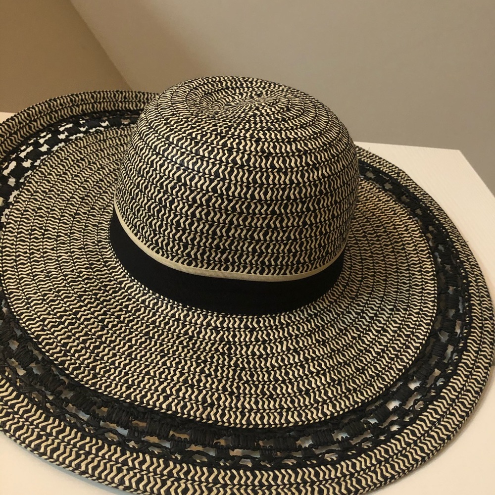 Straw beach hat